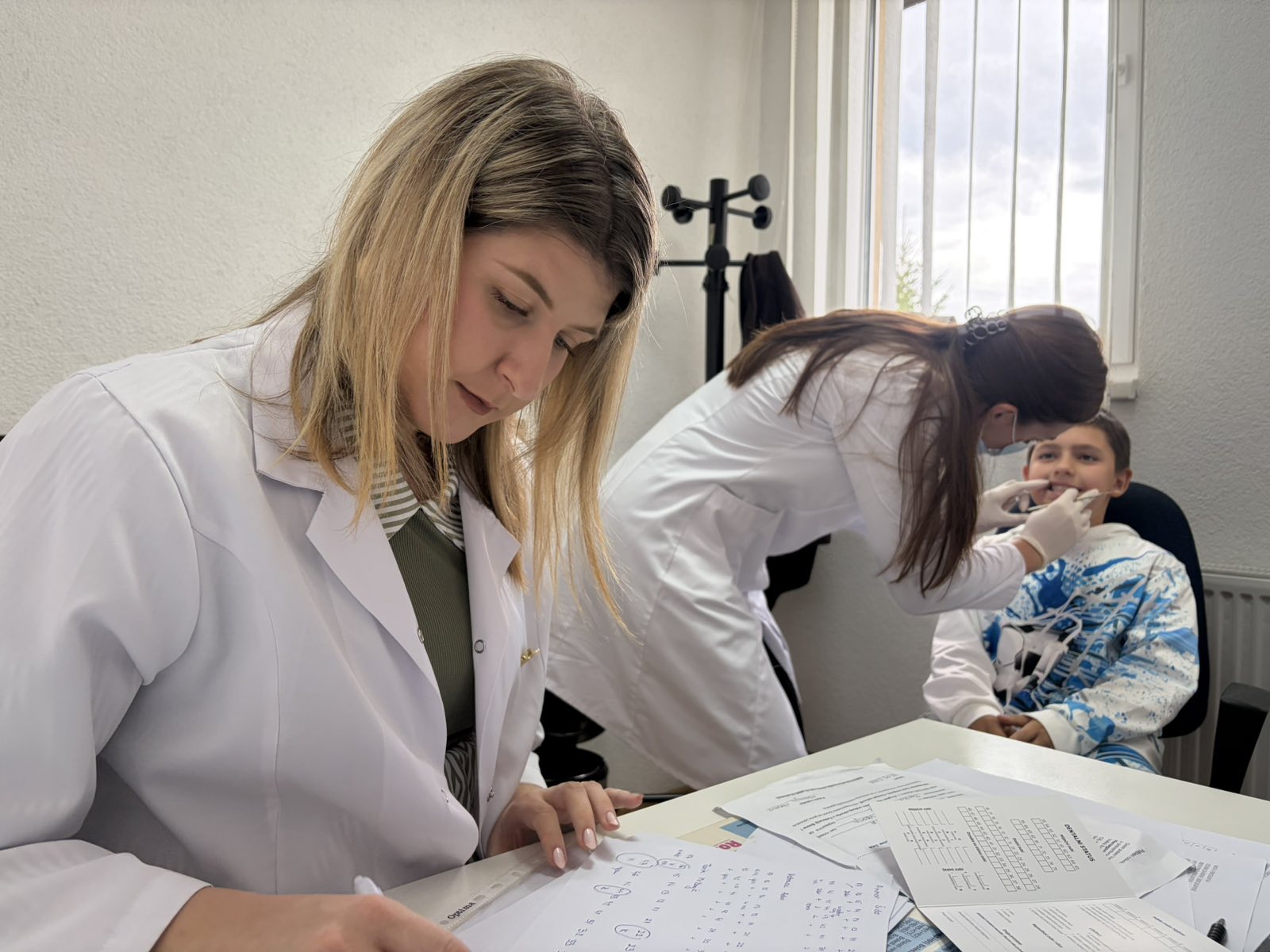 Stomatološki pregled i vođenje evidencije tokom programa.